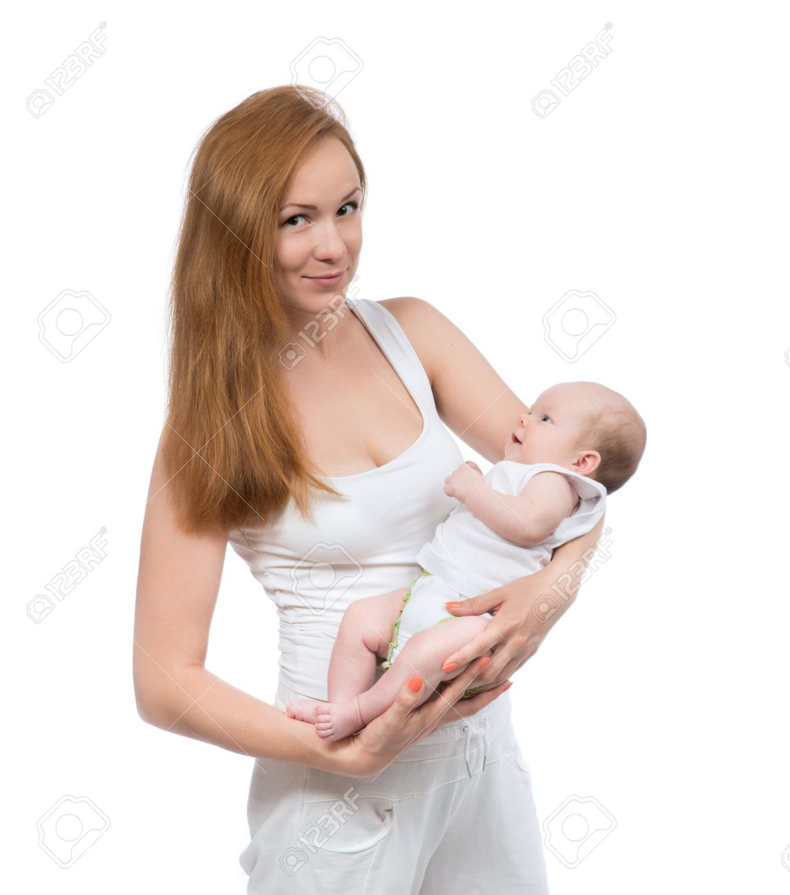 mama trzymająca dziecko na rękach